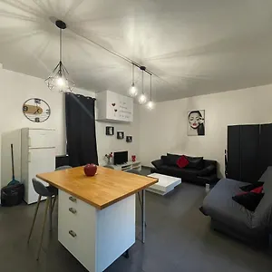 Appartement Spacieux F2 Climatisé Proche De La, Antibes